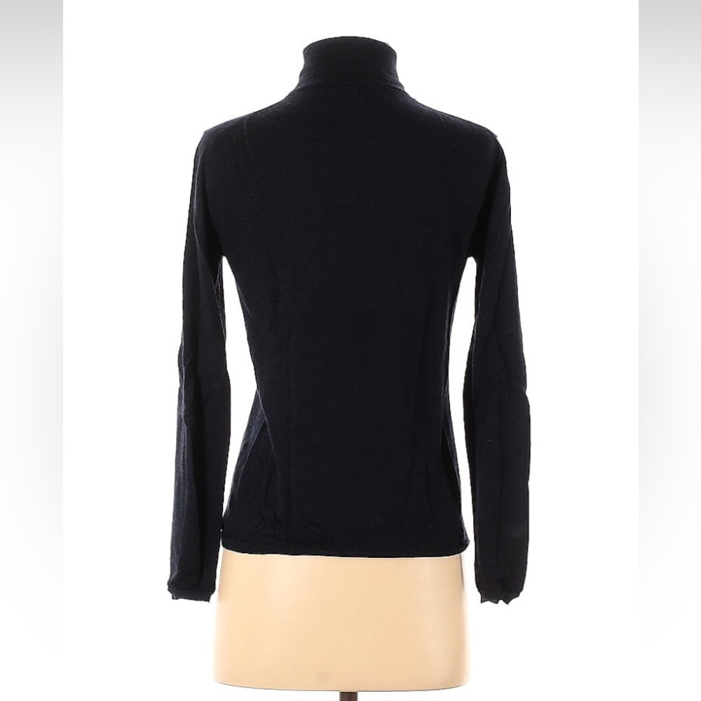100% Cashmere Calvin Klein sweater. Black turtleneck